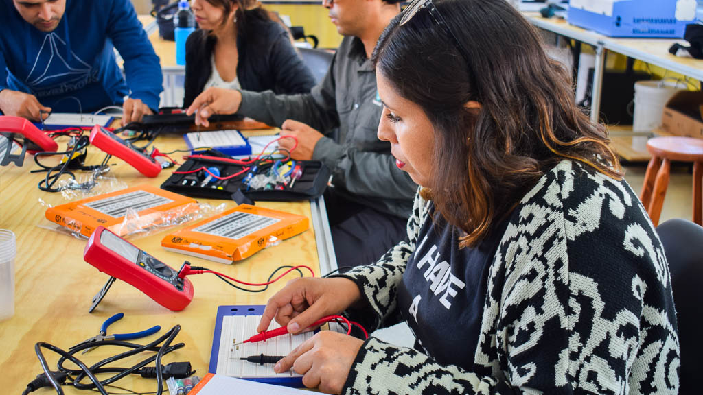 capacitacion arduino y makerspace freirina profesores